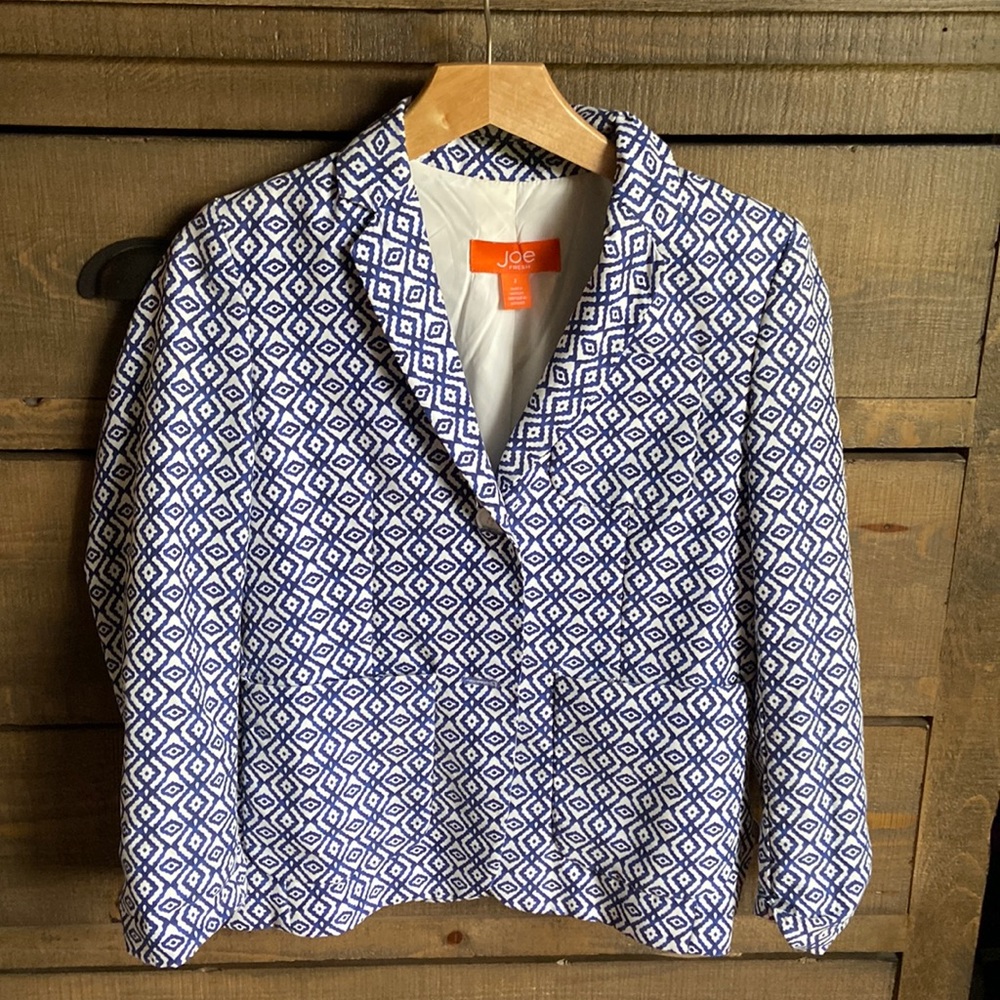 Super cute blue and white patterned blazer